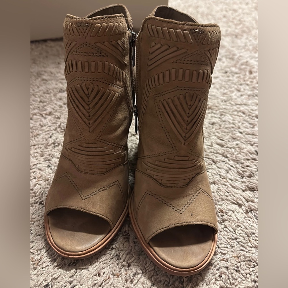 Vince Camuto Shoes